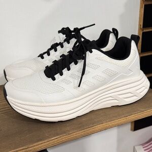 Women's White Platform Sneakers with Black Accents — Cushioned Everyday Trainer